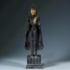 Stehender Burma Buddha