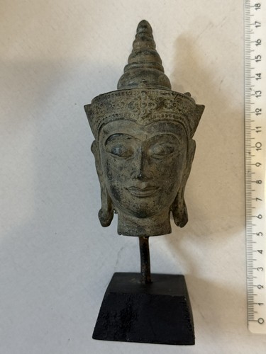 Antike buddha statue - statue, auf